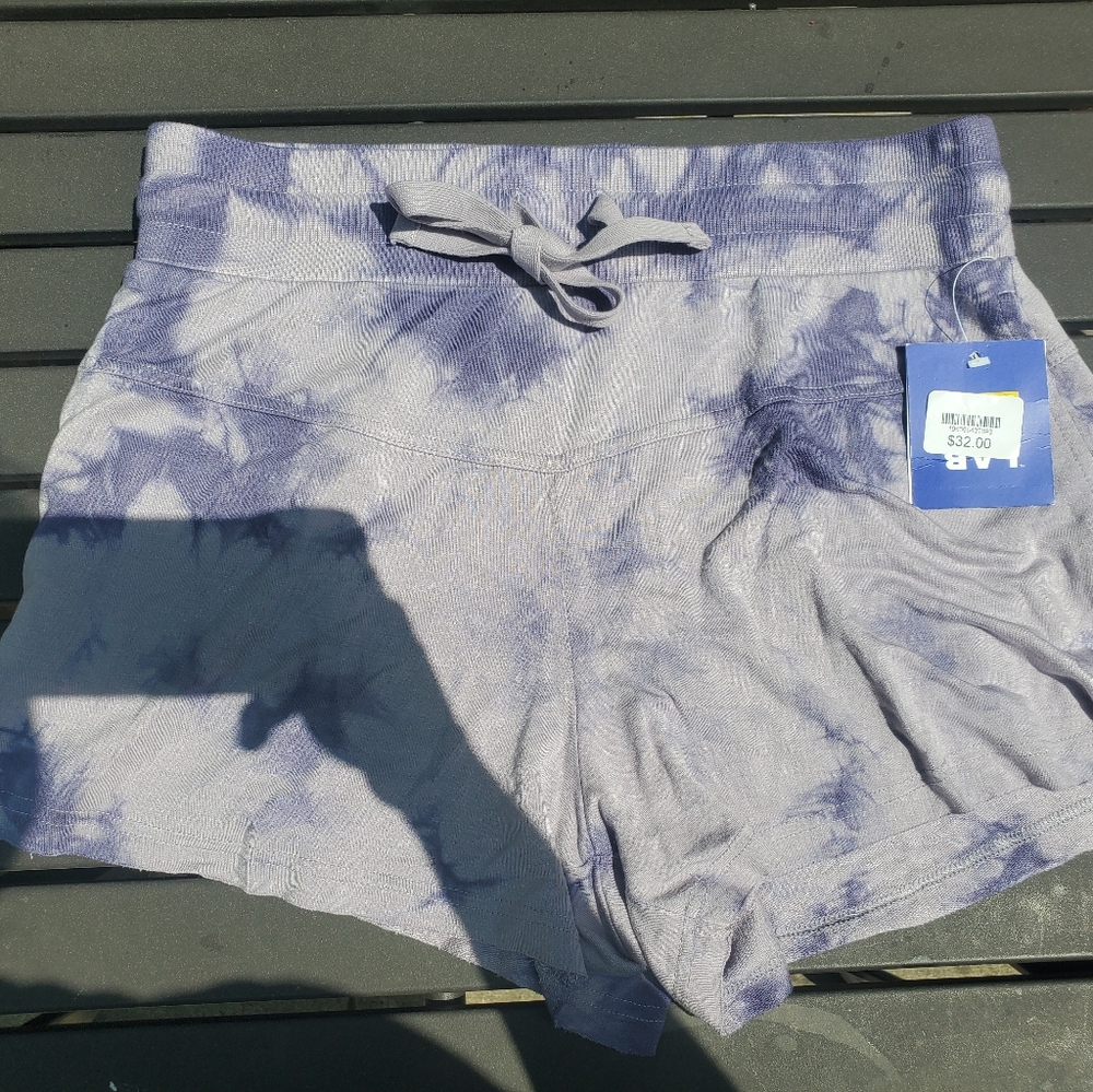 JoyLab purple shorts size medium new with tags with pockets